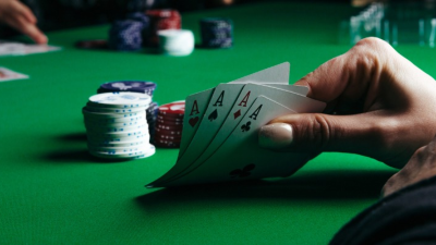 Tổng quan về bài Poker chi tiết cho người chơi mới